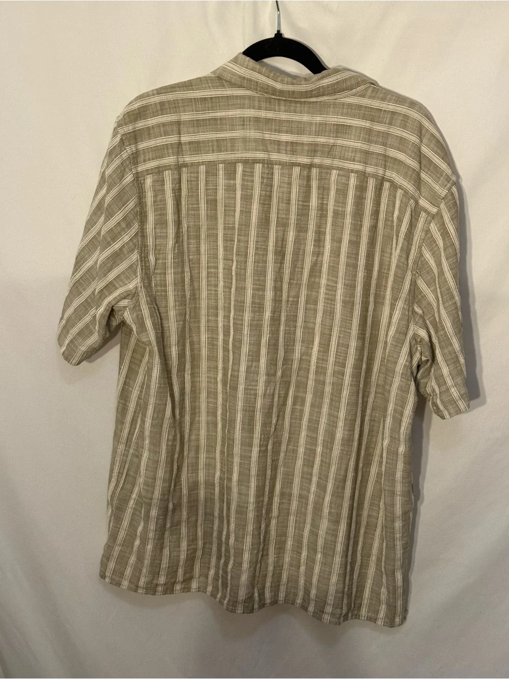 Banana Republic Beige and White Striped Short-Sleeve Button-Down Shirt Sz L
